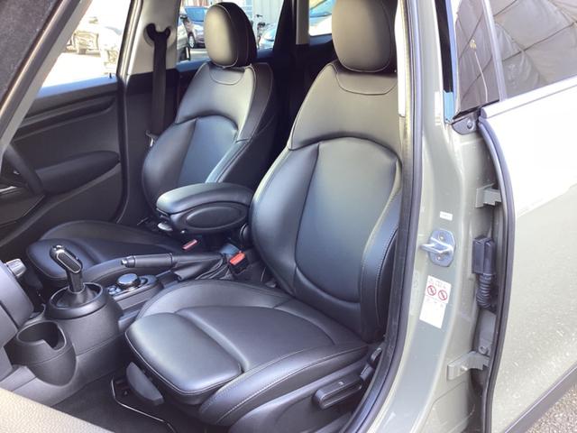 ＭＩＮＩ クーパー　・走行３万キロ台／エメラルドグレーｘブラックツートンカラー／ストリートスタイル／ＬＥＤライトＰＫＧ／カメラ＆パーキングアシストＰＫＧ／ペッパーＰＫＧ／純正ナビ／バックカメラ／Ｂｌｕｅｔｏｏｔｈ／ＥＴＣ（21枚目）