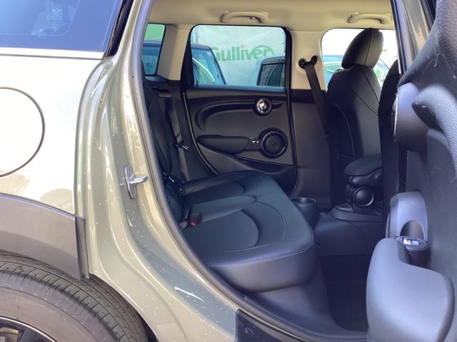 ＭＩＮＩ クーパー　・走行３万キロ台／エメラルドグレーｘブラックツートンカラー／ストリートスタイル／ＬＥＤライトＰＫＧ／カメラ＆パーキングアシストＰＫＧ／ペッパーＰＫＧ／純正ナビ／バックカメラ／Ｂｌｕｅｔｏｏｔｈ／ＥＴＣ（22枚目）