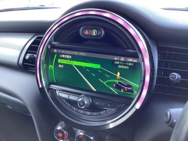 ＭＩＮＩ クーパー　・走行３万キロ台／エメラルドグレーｘブラックツートンカラー／ストリートスタイル／ＬＥＤライトＰＫＧ／カメラ＆パーキングアシストＰＫＧ／ペッパーＰＫＧ／純正ナビ／バックカメラ／Ｂｌｕｅｔｏｏｔｈ／ＥＴＣ（32枚目）