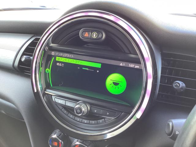 ＭＩＮＩ クーパー　・走行３万キロ台／エメラルドグレーｘブラックツートンカラー／ストリートスタイル／ＬＥＤライトＰＫＧ／カメラ＆パーキングアシストＰＫＧ／ペッパーＰＫＧ／純正ナビ／バックカメラ／Ｂｌｕｅｔｏｏｔｈ／ＥＴＣ（36枚目）
