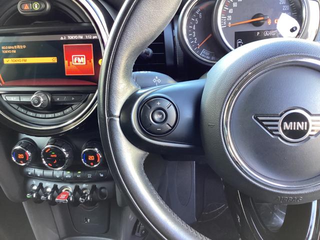 ＭＩＮＩ クーパー　・走行３万キロ台／エメラルドグレーｘブラックツートンカラー／ストリートスタイル／ＬＥＤライトＰＫＧ／カメラ＆パーキングアシストＰＫＧ／ペッパーＰＫＧ／純正ナビ／バックカメラ／Ｂｌｕｅｔｏｏｔｈ／ＥＴＣ（38枚目）