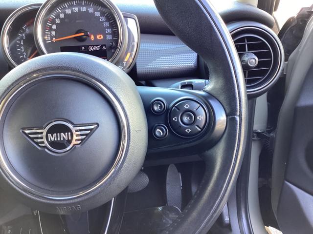 ＭＩＮＩ クーパー　・走行３万キロ台／エメラルドグレーｘブラックツートンカラー／ストリートスタイル／ＬＥＤライトＰＫＧ／カメラ＆パーキングアシストＰＫＧ／ペッパーＰＫＧ／純正ナビ／バックカメラ／Ｂｌｕｅｔｏｏｔｈ／ＥＴＣ（39枚目）