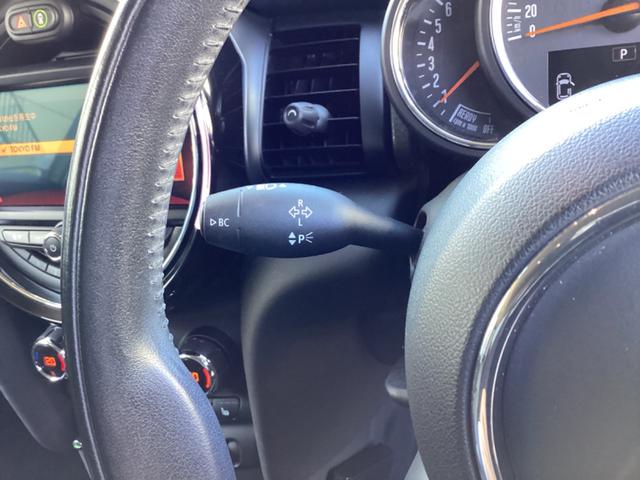 ＭＩＮＩ クーパー　・走行３万キロ台／エメラルドグレーｘブラックツートンカラー／ストリートスタイル／ＬＥＤライトＰＫＧ／カメラ＆パーキングアシストＰＫＧ／ペッパーＰＫＧ／純正ナビ／バックカメラ／Ｂｌｕｅｔｏｏｔｈ／ＥＴＣ（40枚目）