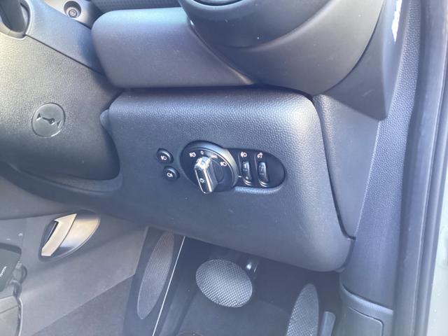 ＭＩＮＩ クーパー　・走行３万キロ台／エメラルドグレーｘブラックツートンカラー／ストリートスタイル／ＬＥＤライトＰＫＧ／カメラ＆パーキングアシストＰＫＧ／ペッパーＰＫＧ／純正ナビ／バックカメラ／Ｂｌｕｅｔｏｏｔｈ／ＥＴＣ（42枚目）