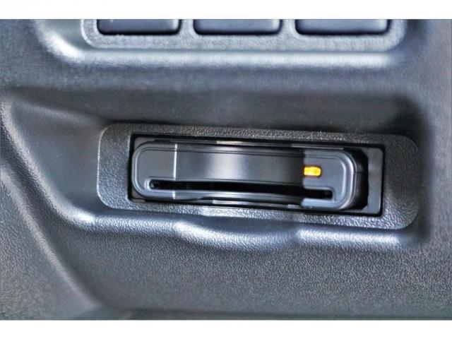 DX ワイド スーパーロング GLパッケージ ハイエースバン DX スーパーロング ディーゼルターボ 4WD 6型 パールホワイト フロア施工 17インチアルミ オーバーフェンダー フロントスポイラー LEDテールランプ 8インチSDナビ(11枚目)