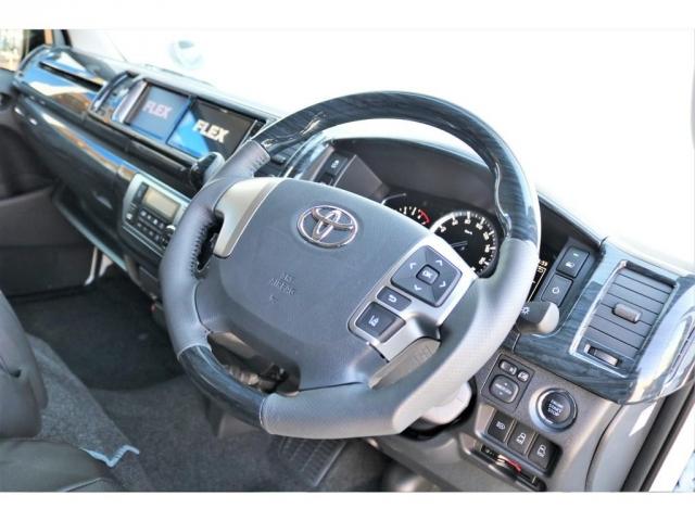GL ロング ファインテックツアラー 4WD 寒冷地仕様 キャプテンシート トリプルモニター 1.15ローダウン 17インチAW ホワイトレターナスカータイヤ LEDテール ブラックレザー調シートカバー 黒木目インテリア(4枚目)