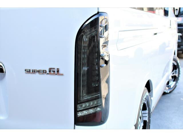 スーパーＧＬ　ダークプライムＩＩ　ロングボディ　新車　６型　ディーゼルターボ　４ＷＤ　パールホワイト　各ミラーボディ同色塗装　スポイラー　オーバーフェンダー　１インチローダウン　１７インチＡＷ　ＬＥＤテール　ＳＤナビ　ビルトインＥＴＣ(30枚目)