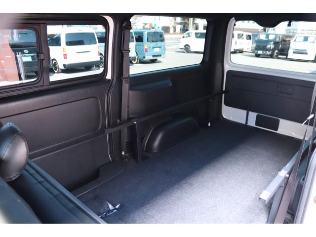 ハイエースバン ロングスーパーGL 買取直販 ベットキット付き! Ver1フロントスポイラー CRSリアスポイラー バルベロW-DEEPS17AW グッドイヤーナスカータイヤ ケンウッドフローティングナビ ルーフスピーカー(40枚目)