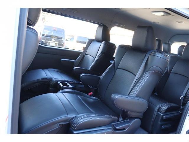 ハイエースワゴン ＧＬ　キャプテンシート４脚　両側パワースライドドア　プッシュスタート　スマートキー　パールホワイト　アルパイン１１インチナビ　後席フリップダウンモニター　バルベロアルミホイール　ＧＯＯＤＹＥＡＲナスカー（9枚目）