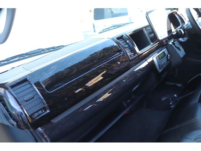 ハイエースワゴン ＧＬ　キャプテンシート４脚　両側パワースライドドア　プッシュスタート　スマートキー　パールホワイト　アルパイン１１インチナビ　後席フリップダウンモニター　バルベロアルミホイール　ＧＯＯＤＹＥＡＲナスカー（30枚目）