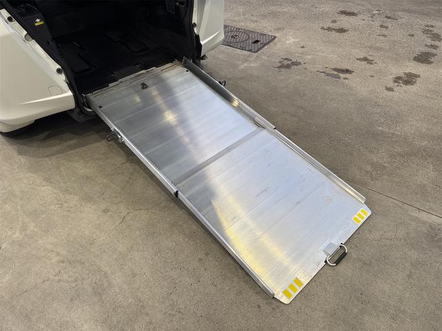 フリード G スローパー 車椅子1基積み 電動ウィンチ(リモコン付き) ナビ 地デジTV バックカメラ 片側電動スライド キーレス(10枚目)