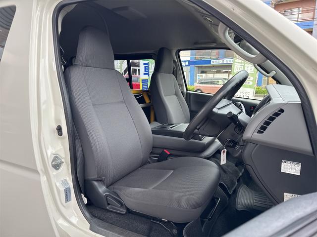 レジアスエースバン 　ウェルキャブ　車いす２基仕様　Ｂタイプ　オートステップ　キーレス（15枚目）