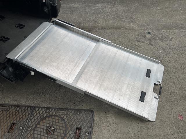 ノア Ｘ　ウェルキャブ　スロープ　タイプＩＩ　車椅子１台積み　後退防止装置　トヨタセーフティセンス　ナビ　バックカメラ　Ｂｌｕｅｔｏｏｔｈ接続　片側電動スライドドア（5枚目）