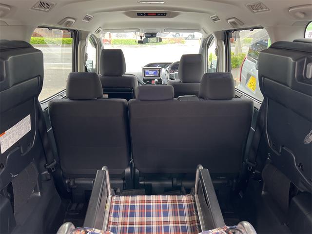ノア Ｘ　ウェルキャブ　スロープ　タイプＩＩ　車椅子１台積み　後退防止装置　トヨタセーフティセンス　ナビ　バックカメラ　Ｂｌｕｅｔｏｏｔｈ接続　片側電動スライドドア（9枚目）