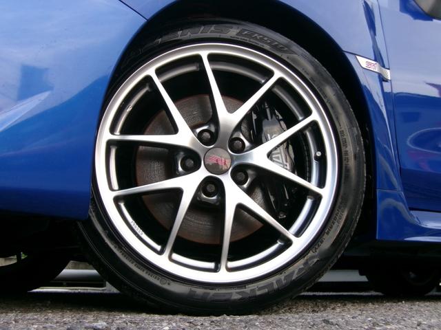 シンプルでスタイリッシュなデザインが人気の純正ＢＢＳ製１８インチアルミホイール！純正品ならではのマッチングで飽きが来ないデザインです♪ありがちな塗装剥がれや目立つ傷も殆ど無く非常に綺麗な状態です。