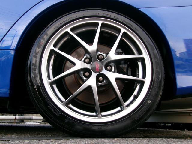 シンプルでスタイリッシュなデザインが人気の純正ＢＢＳ製１８インチアルミホイール！純正品ならではのマッチングで飽きが来ないデザインです♪ありがちな塗装剥がれや目立つ傷も殆ど無く非常に綺麗な状態です。