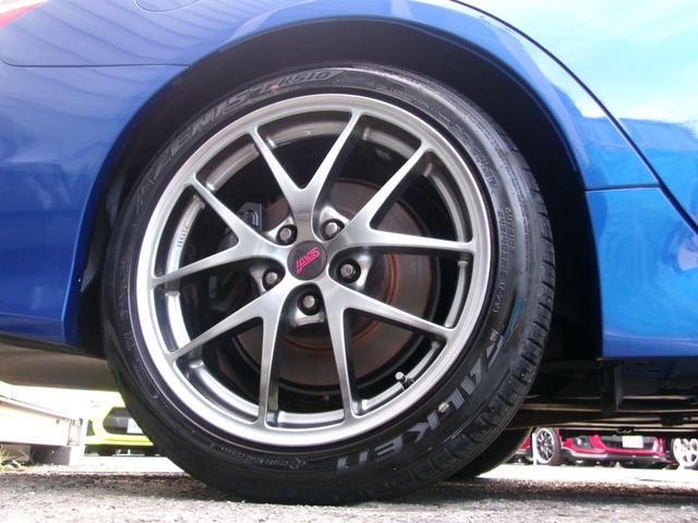 シンプルでスタイリッシュなデザインが人気の純正ＢＢＳ製１８インチアルミホイール！純正品ならではのマッチングで飽きが来ないデザインです♪ありがちな塗装剥がれや目立つ傷も殆ど無く非常に綺麗な状態です。