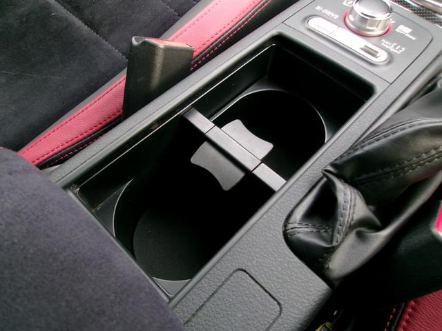 スライドオープン式のカップホルダーです。小物入れとしてもお使い頂けます。