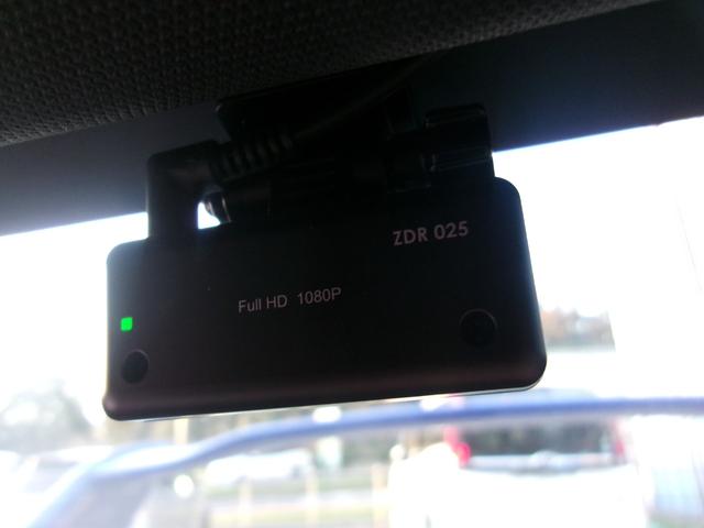 今の時代は必須装備であるドライブレコーダーも前後共にしっかり装備しています。いざという時の動画撮影はもちろん、ドライブ中に見た風景をＰＣで見返す事も可能です。