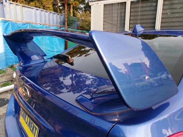 ＶＡＢならではの大型リアスポイラーです。ありがちな色褪せやクリア剥げも無く綺麗な状態です。