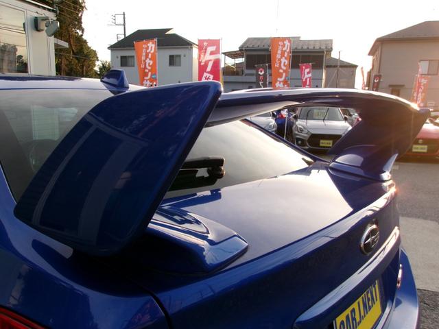 ＶＡＢならではの大型リアスポイラーです。ありがちな色褪せやクリア剥げも無く綺麗な状態です。