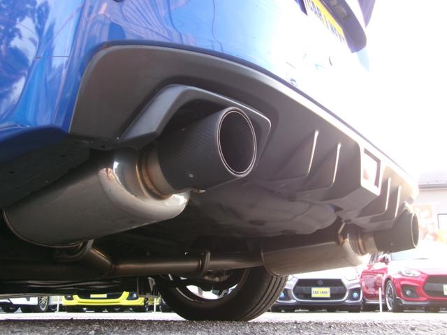 マフラーは、藤壺技研のＡ−ＲＭ＋Ｃデュアルマフラー！等長エキマニながら、ボクサーエンジンの独特なサウンドを楽しめます♪ＳＴＩのリアアンダースポイラーもバッチリ決まってますね！