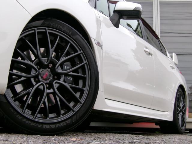 細かいスタイリッシュなスポークデザインが人気の純正１８インチアルミホイール！純正品ならではのマッチングで飽きが来ないデザインに仕上がっています♪