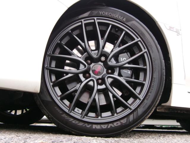 細かいスタイリッシュなスポークデザインが人気の純正１８インチアルミホイール！純正品ならではのマッチングで飽きが来ないデザインに仕上がっています♪