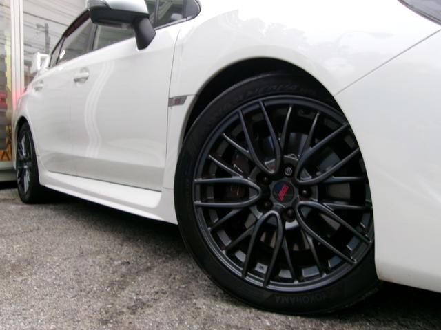 細かいスタイリッシュなスポークデザインが人気の純正１８インチアルミホイール！純正品ならではのマッチングで飽きが来ないデザインに仕上がっています♪