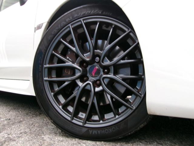 細かいスタイリッシュなスポークデザインが人気の純正１８インチアルミホイール！純正品ならではのマッチングで飽きが来ないデザインに仕上がっています♪