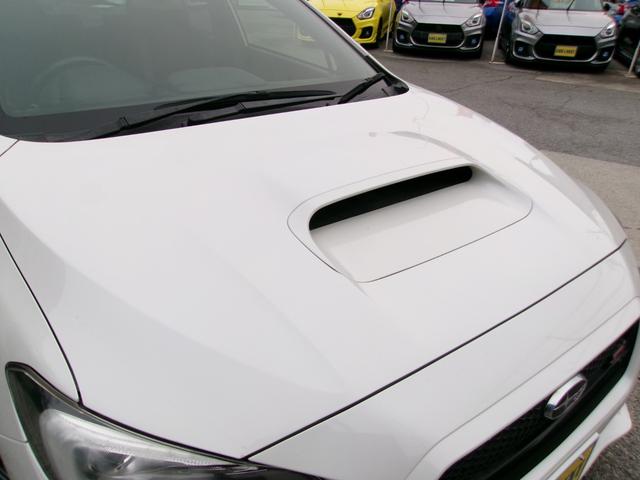 ボンネットも目立つ色あせやクリアはがれも無く非常に綺麗な状態です。ご納車前に仕上げクリーニングを行なってからご納車させて頂きますので、より一層ピカピカでフレッシュな状態でお乗り頂けます！