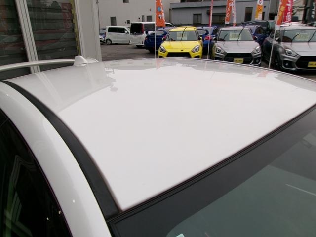 ありがちなルーフの色褪せやクリア剥げ、傷や凹みも無く、とても綺麗な状態がキープされています。