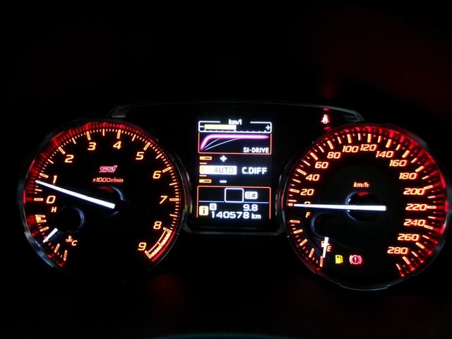 ２８０ｋｍ／ｈスケールのスピードメーターです。ＳＩドライブの表示やＤＣＣＤのレベライザーもモニターで確認する事が可能です。