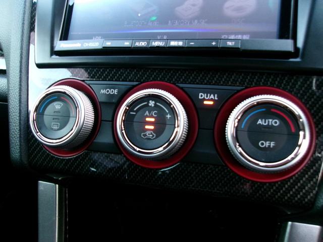 ダイヤル式で操作性に優れたエアコンダイヤルです。デュアルエアコンですので、運転席と助手席を別々に独立した温度設定にお好みで調整する事が出来、同乗者様にも喜ばれます。