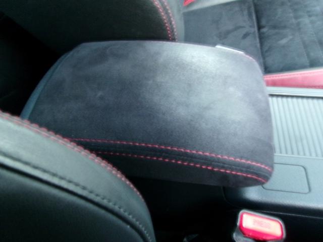 アームレストのステッチ破れや汚れも無くとても綺麗な状態です。前のオーナー様が丁寧に乗られていた事が伝わって来ますね！