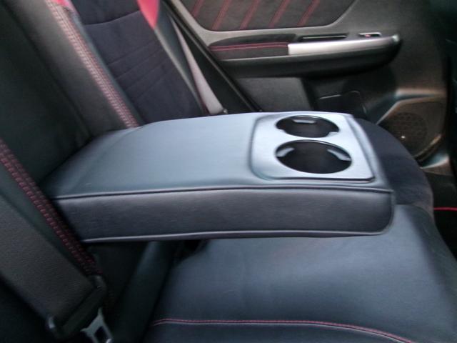 あると便利！アームレストです。肘を置けるって大事ですよね！長距離でも短距離でも左腕が疲れません。