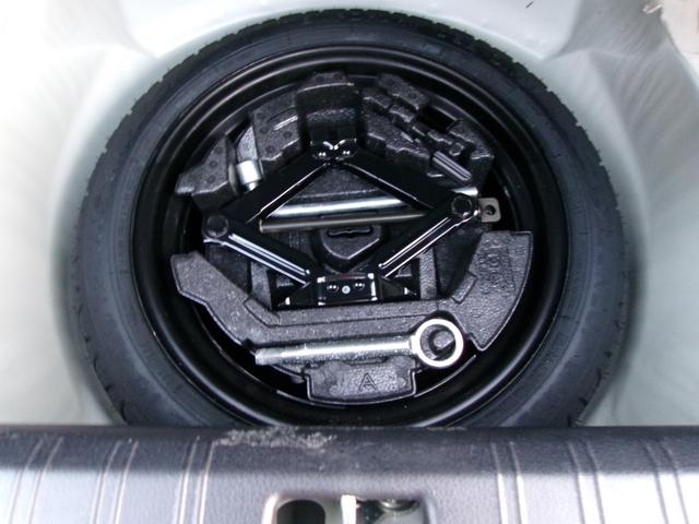 万が一のパンクの際に役立つスペアタイヤも装着されていますので、安心ですね！