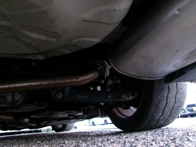 足回り、下回りの気になる錆や腐食も無く非常に綺麗な状態です。沿岸部や降雪地域にお住まいのお客様向けに、下回りの防錆処理も行なえますので、お気軽にご相談ください！