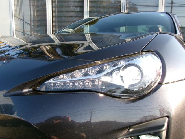 ８６ ＧＴリミテッド　ワンオーナー／ＴＲＤフロントスポイラー＆サイドスカート＆リアバンパースポイラー／柿本ＣｌａｓｓＫＲ４本出しマフラー／ＬＥＤスモークテール／シートヒーター／ハーフレザーシート／プッシュスタート／ＥＴＣ（8枚目）