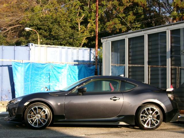 ８６ ＧＴリミテッド　ワンオーナー／ＴＲＤフロントスポイラー＆サイドスカート＆リアバンパースポイラー／柿本ＣｌａｓｓＫＲ４本出しマフラー／ＬＥＤスモークテール／シートヒーター／ハーフレザーシート／プッシュスタート／ＥＴＣ（22枚目）