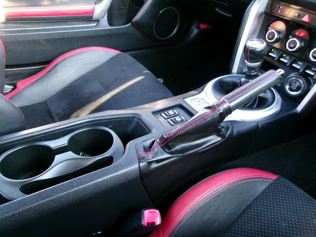 ８６ ＧＴリミテッド　ワンオーナー／ＴＲＤフロントスポイラー＆サイドスカート＆リアバンパースポイラー／柿本ＣｌａｓｓＫＲ４本出しマフラー／ＬＥＤスモークテール／シートヒーター／ハーフレザーシート／プッシュスタート／ＥＴＣ（49枚目）