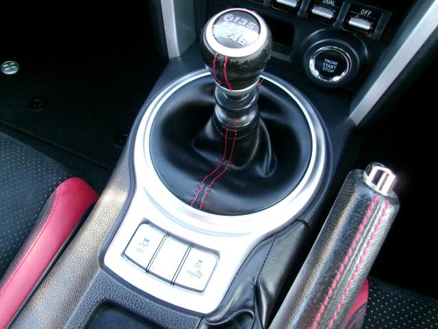 ８６ ＧＴリミテッド　ワンオーナー／ＴＲＤフロントスポイラー＆サイドスカート＆リアバンパースポイラー／柿本ＣｌａｓｓＫＲ４本出しマフラー／ＬＥＤスモークテール／シートヒーター／ハーフレザーシート／プッシュスタート／ＥＴＣ（50枚目）