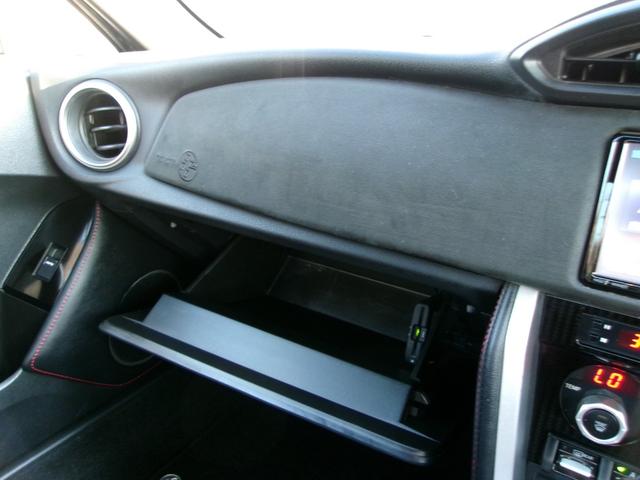 ８６ ＧＴリミテッド　ワンオーナー／ＴＲＤフロントスポイラー＆サイドスカート＆リアバンパースポイラー／柿本ＣｌａｓｓＫＲ４本出しマフラー／ＬＥＤスモークテール／シートヒーター／ハーフレザーシート／プッシュスタート／ＥＴＣ（56枚目）