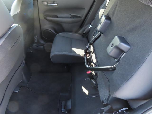 フィット e:HEVクロスター 車線維持支援システム ルーフレール 衝突回避システム 禁煙 1オーナー フルオートエアコン 整備記録簿 前後センサー LEDランプ エアバッグ サイドエアバック 地デジ VSA(13枚目)