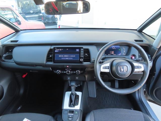 フィット e:HEVクロスター 車線維持支援システム ルーフレール 衝突回避システム 禁煙 1オーナー フルオートエアコン 整備記録簿 前後センサー LEDランプ エアバッグ サイドエアバック 地デジ VSA(17枚目)