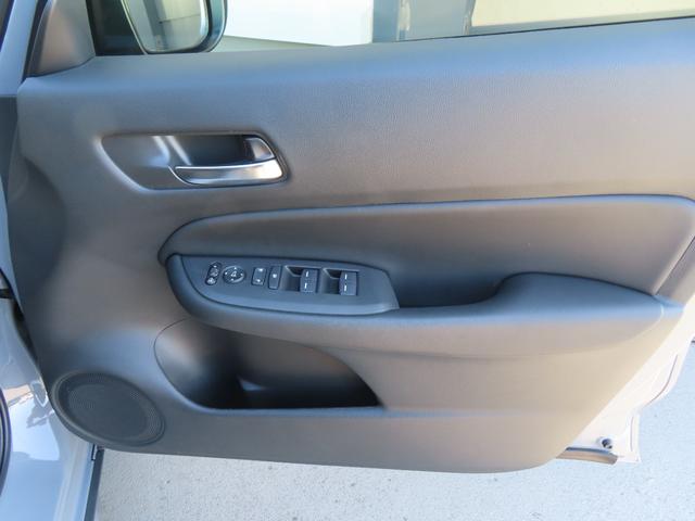 フィット e:HEVクロスター 車線維持支援システム ルーフレール 衝突回避システム 禁煙 1オーナー フルオートエアコン 整備記録簿 前後センサー LEDランプ エアバッグ サイドエアバック 地デジ VSA(27枚目)