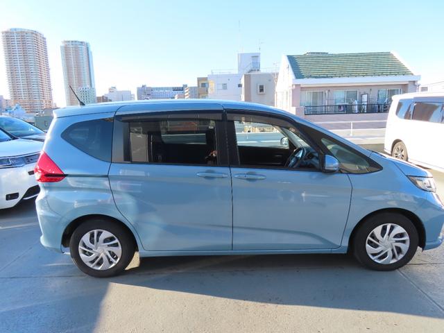 フリード Ｇ・ホンダセンシング　Ｆセグ　追突被害軽減ブレーキ　ｉストップ　Ｗエアバッグ　パワーウィンドウ　ベンチシート　１オ－ナ－　アクティブクルーズコントロール　スマートキ　カラーバックモニター　禁煙　ＶＳＡ（4枚目）