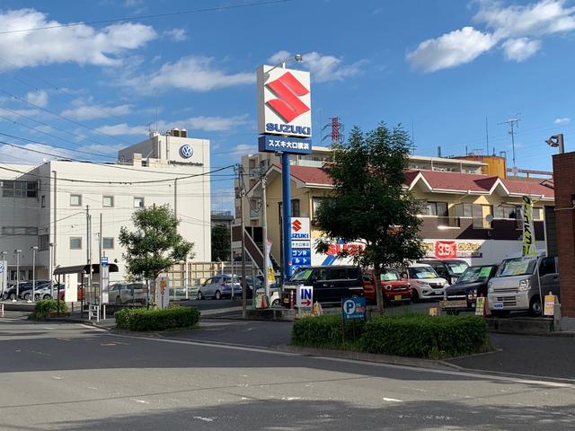 トレッサ横浜南棟前のスズキの大きな看板が目印です！臨港バス「トレッサ横浜前」バス停の目の前に当店があります。