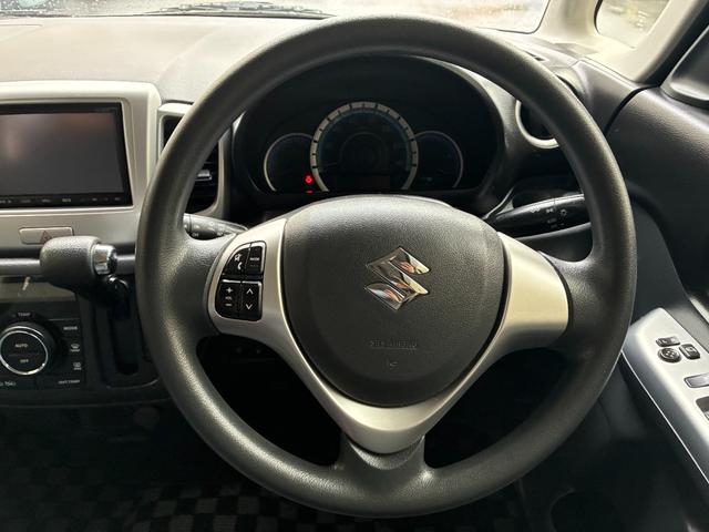 ステアリング部分です!ステアリングリモコンスイッチ標準装備です!