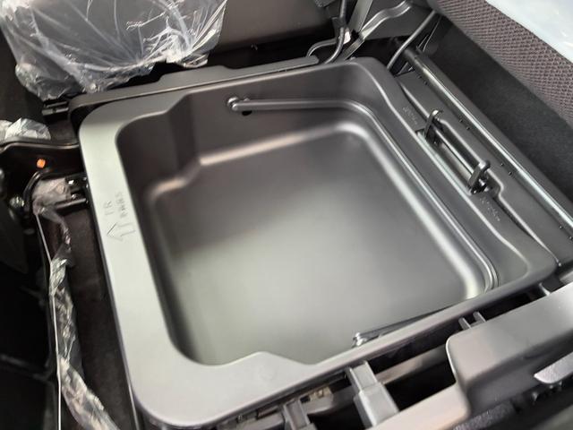 スペーシアカスタム ハイブリッドＸＳターボ　新車未登録車　全方位モニター付き９インチナビゲーション＆スズキセーフティサポート　スズキコネクト対応通信機装着車　２トーンルーフ　新車保証付き（19枚目）